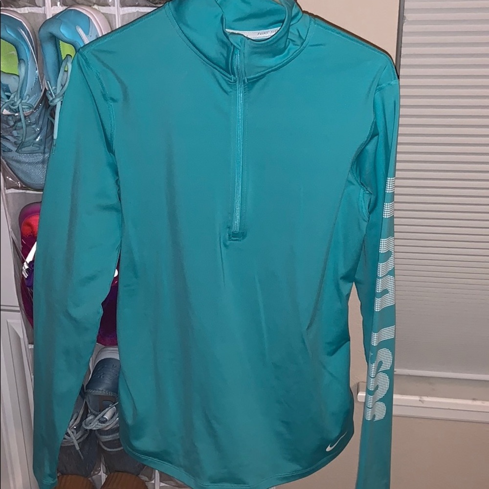 NWOT Nike pullover
